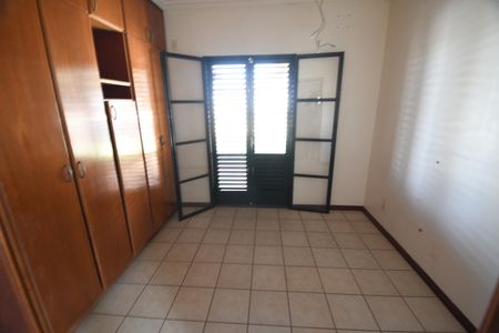 Casa à venda com 480m², 4 quartos e 5 vagasQuarto Suíte 1