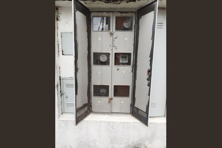 Casa à venda com 138m², 5 quartos e 2 vagas Casa à venda com 138m², 5 quartos e 2 vagasLuz individual