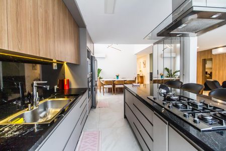 Casa de condomínio à venda com 300m², 4 quartos e 4 vagas Casa de condomínio à venda com 300m², 4 quartos e 4 vagasCozinha