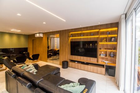 Casa de condomínio à venda com 300m², 4 quartos e 4 vagas Casa de condomínio à venda com 300m², 4 quartos e 4 vagasSala de TV