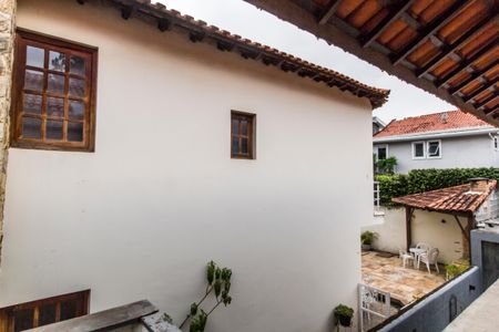 Casa de condomínio à venda com 300m², 4 quartos e 4 vagas Casa de condomínio à venda com 300m², 4 quartos e 4 vagasVista
