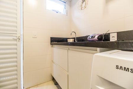 Casa de condomínio à venda com 300m², 4 quartos e 4 vagas Casa de condomínio à venda com 300m², 4 quartos e 4 vagasÁrea de Serviço