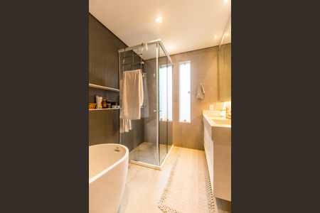 Casa de condomínio à venda com 300m², 4 quartos e 4 vagas Casa de condomínio à venda com 300m², 4 quartos e 4 vagasBanheiro da Suíte