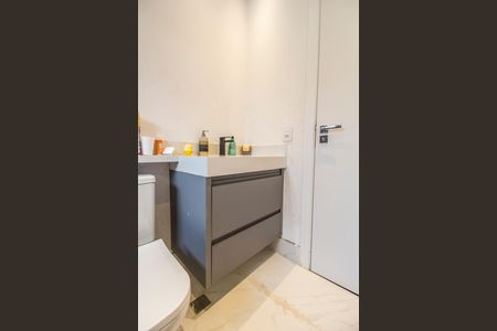 Casa de condomínio à venda com 300m², 4 quartos e 4 vagas Casa de condomínio à venda com 300m², 4 quartos e 4 vagasBanheiro da Suíte 3