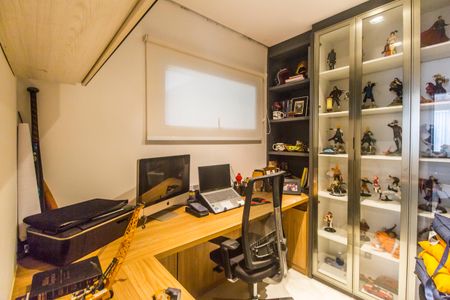 Casa de condomínio à venda com 300m², 4 quartos e 4 vagas Casa de condomínio à venda com 300m², 4 quartos e 4 vagasEscritório