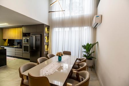 Casa de condomínio à venda com 300m², 4 quartos e 4 vagas Casa de condomínio à venda com 300m², 4 quartos e 4 vagasDetalhe Sala