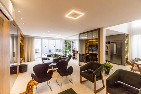 Casa de condomínio à venda com 300m², 4 quartos e 4 vagas Casa de condomínio à venda com 300m², 4 quartos e 4 vagasSala