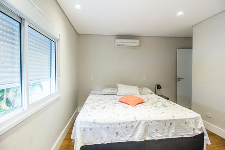 Casa de condomínio à venda com 300m², 4 quartos e 4 vagas Casa de condomínio à venda com 300m², 4 quartos e 4 vagasSuíte 2