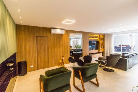 Casa de condomínio à venda com 300m², 4 quartos e 4 vagas Casa de condomínio à venda com 300m², 4 quartos e 4 vagasSala