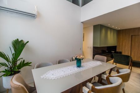 Casa de condomínio à venda com 300m², 4 quartos e 4 vagas Casa de condomínio à venda com 300m², 4 quartos e 4 vagasSala de Jantar