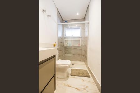 Casa de condomínio à venda com 300m², 4 quartos e 4 vagas Casa de condomínio à venda com 300m², 4 quartos e 4 vagasBanheiro da Suíte 2