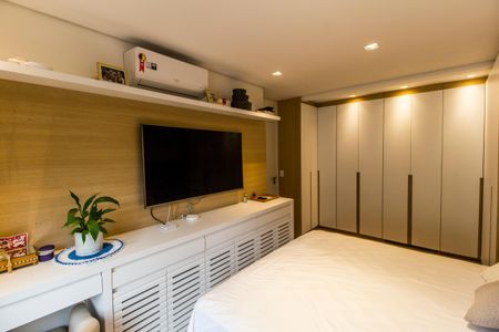 Casa de condomínio à venda com 300m², 4 quartos e 4 vagas Casa de condomínio à venda com 300m², 4 quartos e 4 vagasSuíte