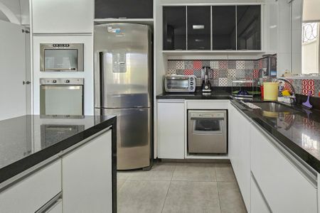 Casa para alugar com 200m², 3 quartos e 2 vagasCozinha