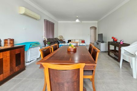 Casa para alugar com 200m², 3 quartos e 2 vagasSala