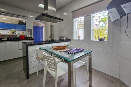 Casa para alugar com 200m², 3 quartos e 2 vagasCozinha