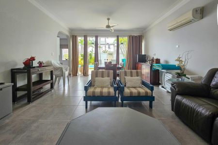 Casa para alugar com 200m², 3 quartos e 2 vagasSala