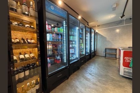 Studio à venda com 62m², 1 quarto e 1 vaga Studio à venda com 62m², 1 quarto e 1 vagaMercado