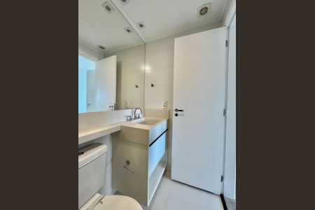 Apartamento à venda com 64m², 1 quarto e 2 vagas Apartamento à venda com 64m², 1 quarto e 2 vagasBanheiro da Suíte