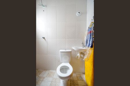 Casa de condomínio à venda com 90m², 2 quartos e 1 vaga Casa de condomínio à venda com 90m², 2 quartos e 1 vagaBanheiro da suíte 01