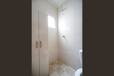 Casa de condomínio à venda com 90m², 2 quartos e 1 vaga Casa de condomínio à venda com 90m², 2 quartos e 1 vagaBanheiro da suíte 01