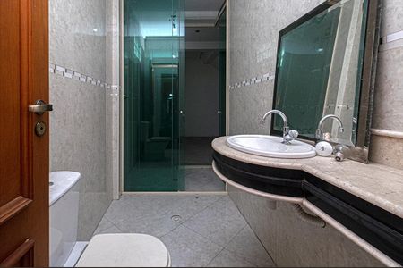 Casa à venda com 310m², 4 quartos e 2 vagasBanheiro da Suíte 2