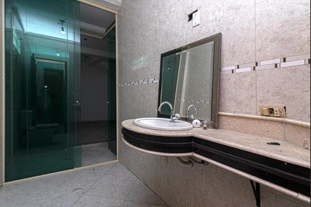 Casa à venda com 310m², 4 quartos e 2 vagasBanheiro da Suíte 2