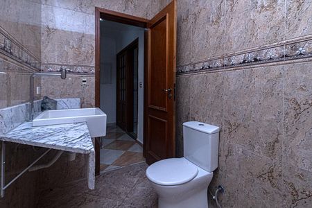 Casa à venda com 310m², 4 quartos e 2 vagasLavabo