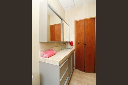 Casa à venda com 156m², 3 quartos e 2 vagasBanheiro