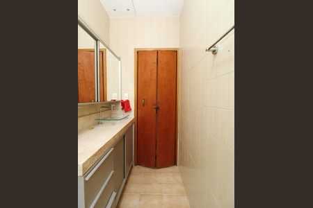 Casa à venda com 156m², 3 quartos e 2 vagasBanheiro