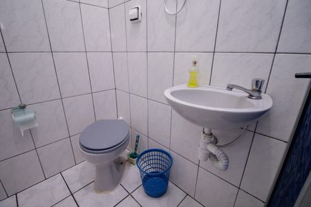 Casa à venda com 150m², 2 quartos e 1 vagaBanheiro da cozinha