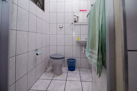 Casa à venda com 150m², 2 quartos e 1 vagaBanheiro da cozinha