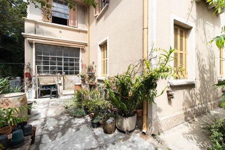 Casa à venda com 2070m², 3 quartos e 3 vagas Casa à venda com 2070m², 3 quartos e 3 vagasCasa 1