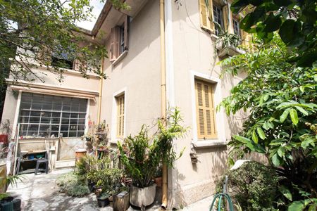 Casa à venda com 2070m², 3 quartos e 3 vagas Casa à venda com 2070m², 3 quartos e 3 vagasCasa 1