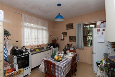 Casa à venda com 2070m², 3 quartos e 3 vagas Casa à venda com 2070m², 3 quartos e 3 vagasCozinha