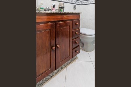 Apartamento à venda com 74m², 3 quartos e 1 vaga Apartamento à venda com 74m², 3 quartos e 1 vagaBanheiro