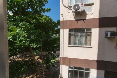 Apartamento à venda com 74m², 3 quartos e 1 vaga Apartamento à venda com 74m², 3 quartos e 1 vagaVista do Quarto de Serviço