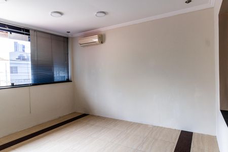 Casa à venda com 215m², 3 quartos e 6 vagas Casa à venda com 215m², 3 quartos e 6 vagasVaranda da Sala