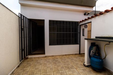 Casa à venda com 215m², 3 quartos e 6 vagas Casa à venda com 215m², 3 quartos e 6 vagasQuintal