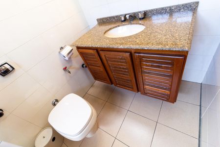 Casa à venda com 215m², 3 quartos e 6 vagas Casa à venda com 215m², 3 quartos e 6 vagasBanheiro da Suíte 2