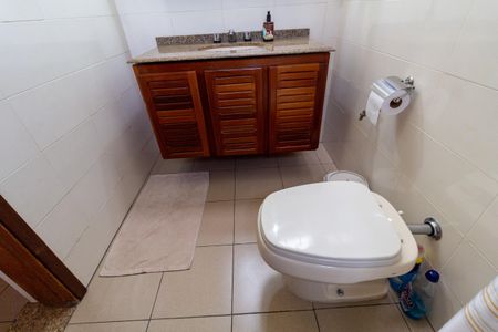 Casa à venda com 215m², 3 quartos e 6 vagas Casa à venda com 215m², 3 quartos e 6 vagasBanheiro da Suíte 1