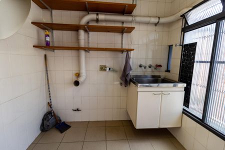Casa à venda com 215m², 3 quartos e 6 vagas Casa à venda com 215m², 3 quartos e 6 vagasÁrea de Serviço