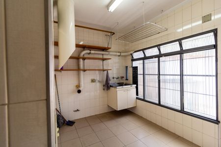 Casa à venda com 215m², 3 quartos e 6 vagas Casa à venda com 215m², 3 quartos e 6 vagasÁrea de Serviço