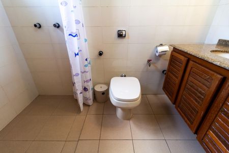 Casa à venda com 215m², 3 quartos e 6 vagas Casa à venda com 215m², 3 quartos e 6 vagasBanheiro da Suíte 2