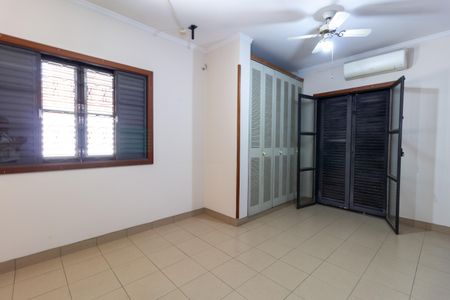 Casa à venda com 215m², 3 quartos e 6 vagas Casa à venda com 215m², 3 quartos e 6 vagasSuíte 3