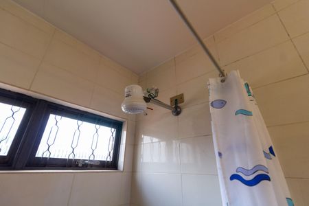 Casa à venda com 215m², 3 quartos e 6 vagas Casa à venda com 215m², 3 quartos e 6 vagasBanheiro da Suíte 2