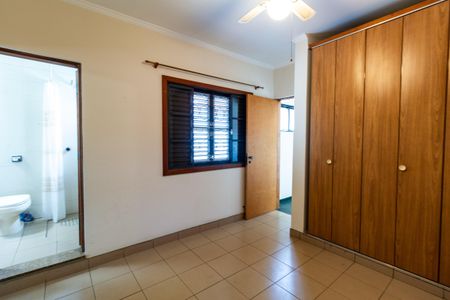 Casa à venda com 215m², 3 quartos e 6 vagas Casa à venda com 215m², 3 quartos e 6 vagasSuíte 1