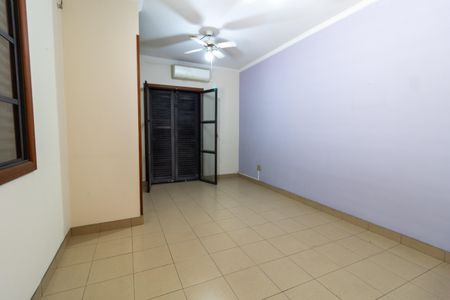 Casa à venda com 215m², 3 quartos e 6 vagas Casa à venda com 215m², 3 quartos e 6 vagasSuíte 3