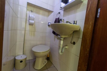 Casa à venda com 215m², 3 quartos e 6 vagas Casa à venda com 215m², 3 quartos e 6 vagasBanheiro de Serviço