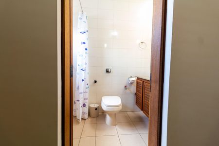 Casa à venda com 215m², 3 quartos e 6 vagas Casa à venda com 215m², 3 quartos e 6 vagasBanheiro da Suíte 2