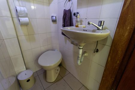 Casa à venda com 215m², 3 quartos e 6 vagas Casa à venda com 215m², 3 quartos e 6 vagasBanheiro de Serviço